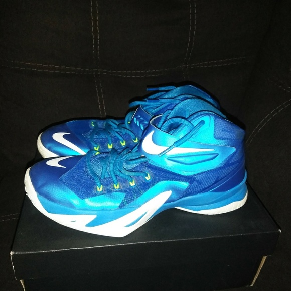 Nike Zoom Lebron Soldier 8s - Picture 2 of 5